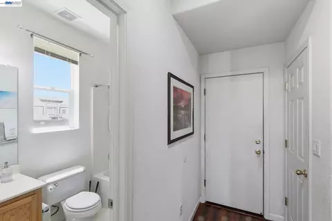 Entry Way - 1205 Nellis Ct, Pittsburg, CA 94565 photo 3 of 6