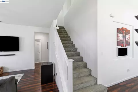 Entry Way - 1205 Nellis Ct, Pittsburg, CA 94565 photo 4 of 6