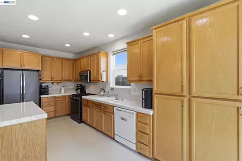 Kitchen - 1205 Nellis Ct, Pittsburg, CA 94565 photo 1 of 1