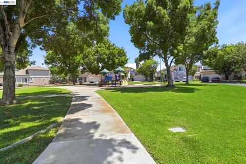 Exterior - 1205 Nellis Ct, Pittsburg, CA 94565 photo 10 of 11