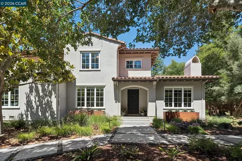 31 Sandy Ct, Orinda, CA 94563