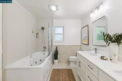 Bath - 263 Tharp Dr, Moraga, CA 94556 photo 3 of 4