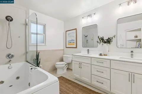 Bath - 263 Tharp Dr, Moraga, CA 94556 photo 4 of 4