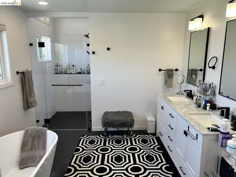 Bath - 227 Richardson Dr, Mill Valley, CA 94941 photo 2 of 3
