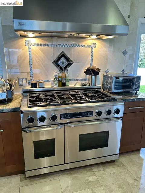 Kitchen - 227 Richardson Dr, Mill Valley, CA 94941 photo 4 of 4