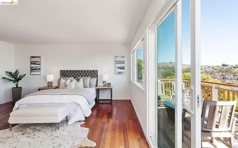 Bedroom - 227 Richardson Dr, Mill Valley, CA 94941 photo 1 of 3