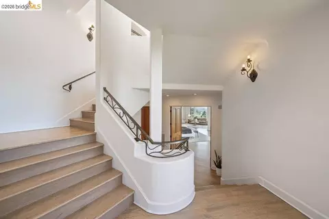 Entry Way - 85 Gravatt Dr, Berkeley, CA 94705 photo 8 of 10