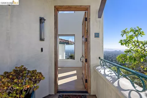Entry Way - 85 Gravatt Dr, Berkeley, CA 94705 photo 2 of 10