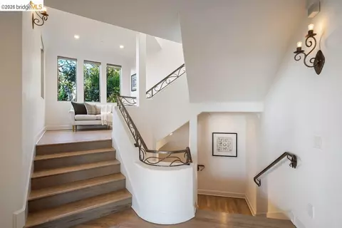 Entry Way - 85 Gravatt Dr, Berkeley, CA 94705 photo 5 of 10