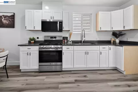 Kitchen - 111 Garretson Ave, Rodeo, CA 94572 photo 4 of 5