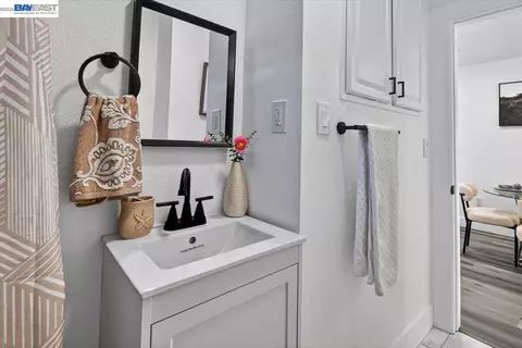 Bath - 111 Garretson Ave, Rodeo, CA 94572 photo 4 of 6
