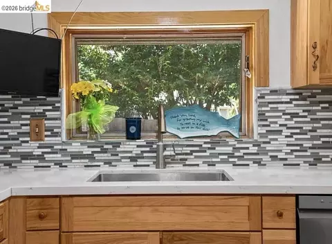 Kitchen - 1410 Taylor Rd, Bethel Island, CA 94511 photo 3 of 5