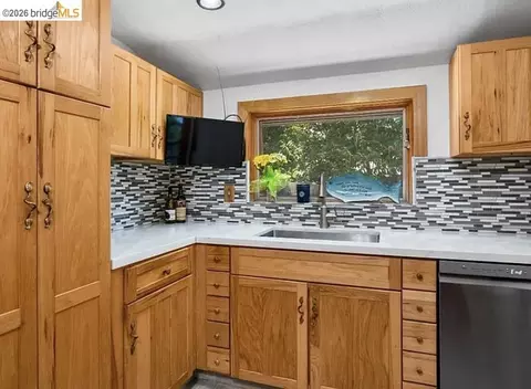 Kitchen - 1410 Taylor Rd, Bethel Island, CA 94511 photo 4 of 5