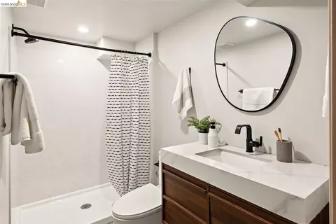 Bath - 1421 Cornell Ave, Berkeley, CA 94702 photo 3 of 3