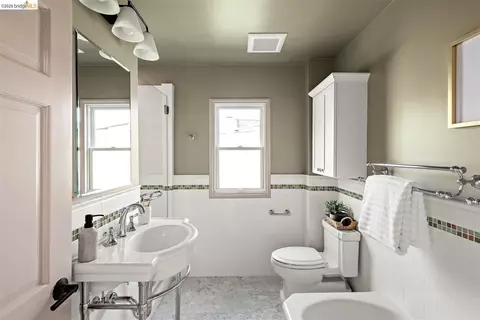 Bath - 1421 Cornell Ave, Berkeley, CA 94702 photo 1 of 3