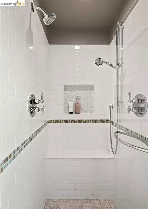 Bath - 1421 Cornell Ave, Berkeley, CA 94702 photo 2 of 3