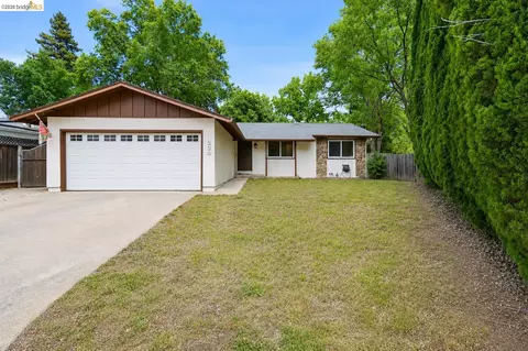 224 Amherst Ct, Vacaville, CA 95687