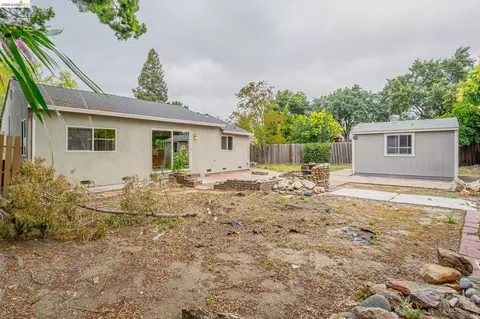 Exterior - 2465 Mountain View Dr, Concord, CA 94520 photo 6 of 17