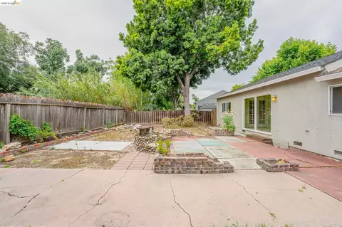 Exterior - 2465 Mountain View Dr, Concord, CA 94520 photo 9 of 17