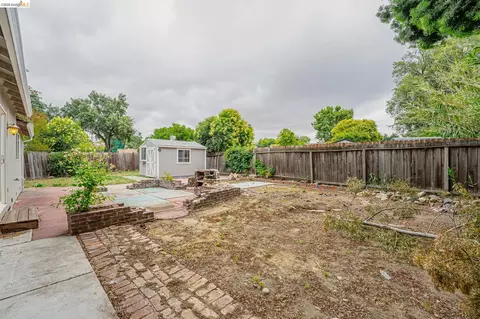 Exterior - 2465 Mountain View Dr, Concord, CA 94520 photo 4 of 17