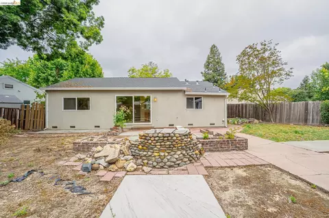 Exterior - 2465 Mountain View Dr, Concord, CA 94520 photo 7 of 17