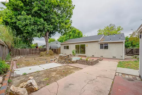 Exterior - 2465 Mountain View Dr, Concord, CA 94520 photo 8 of 17