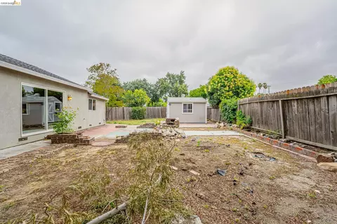 Exterior - 2465 Mountain View Dr, Concord, CA 94520 photo 5 of 17