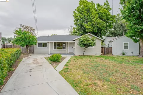 Exterior - 2465 Mountain View Dr, Concord, CA 94520 photo 2 of 17