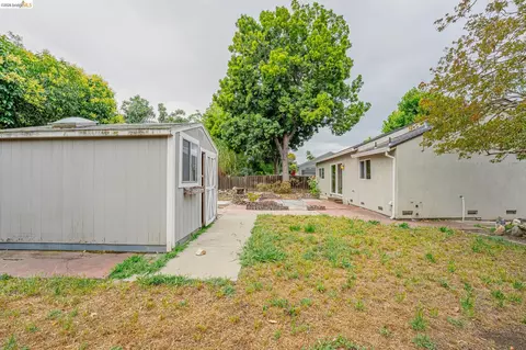 Exterior - 2465 Mountain View Dr, Concord, CA 94520 photo 10 of 17