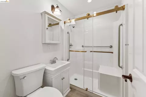 Bath - 2465 Mountain View Dr, Concord, CA 94520 photo 1 of 1