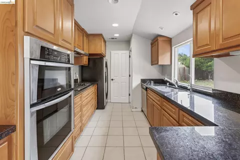 Kitchen - 2465 Mountain View Dr, Concord, CA 94520 photo 7 of 7