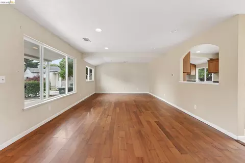 Living - 2465 Mountain View Dr, Concord, CA 94520 photo 2 of 5