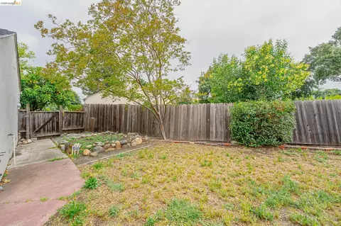 Exterior - 2465 Mountain View Dr, Concord, CA 94520 photo 13 of 17