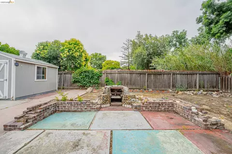 Exterior - 2465 Mountain View Dr, Concord, CA 94520 photo 3 of 17