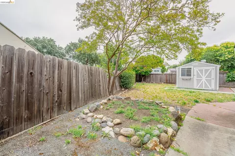Exterior - 2465 Mountain View Dr, Concord, CA 94520 photo 15 of 17