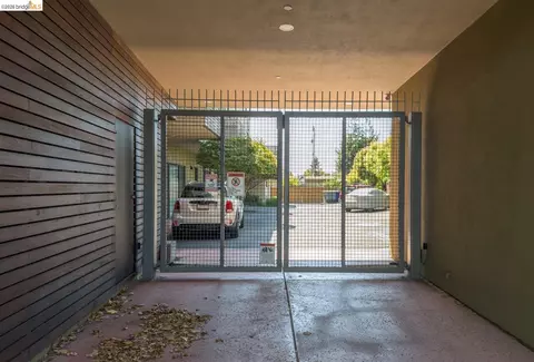 Exterior - 1406 San Pablo Ave #A, Berkeley, CA 94702 photo 8 of 8