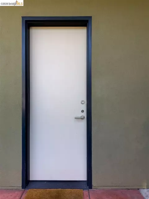 Entry Way - 1406 San Pablo Ave #A, Berkeley, CA 94702 photo 2 of 2