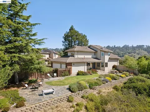 5028 Crystal Ridge Ct, Oakland, CA 94605