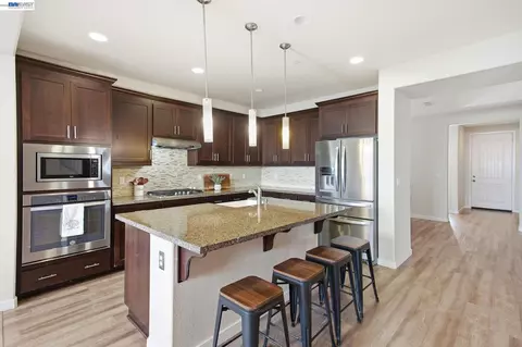 Kitchen - 182 Willowrun Way, Oakley, CA 94561 photo 1 of 2