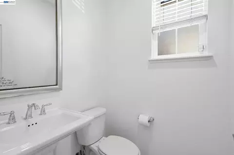 Bath - 182 Willowrun Way, Oakley, CA 94561 photo 1 of 4