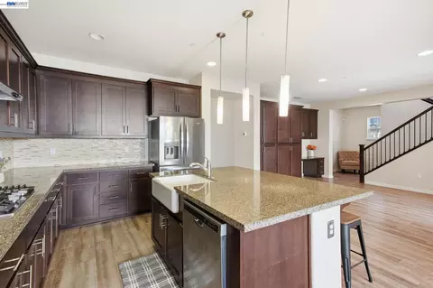 Kitchen - 182 Willowrun Way, Oakley, CA 94561 photo 2 of 2