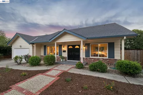 1017 Bermuda Dr, Concord, CA 94518