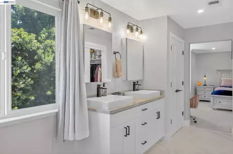 Bath - 9111 Piccadilly Cir, Windsor, CA 95492 photo 5 of 5