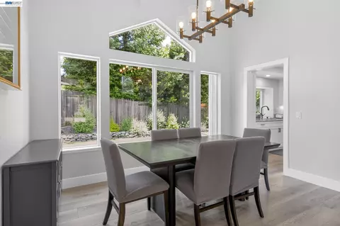 Dining - 9111 Piccadilly Cir, Windsor, CA 95492 photo 1 of 2