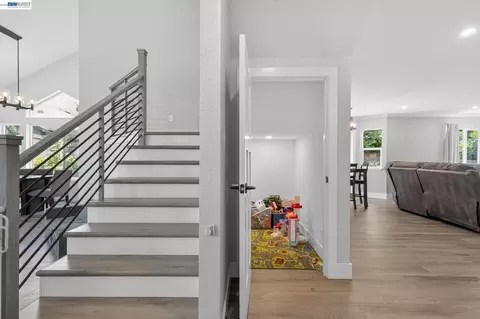 Entry Way - 9111 Piccadilly Cir, Windsor, CA 95492 photo 2 of 3