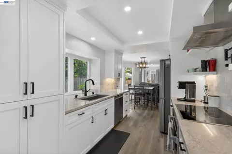 Kitchen - 9111 Piccadilly Cir, Windsor, CA 95492 photo 1 of 2