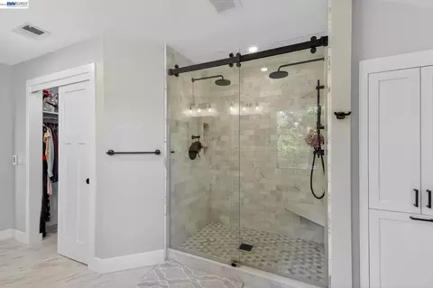 Bath - 9111 Piccadilly Cir, Windsor, CA 95492 photo 3 of 5