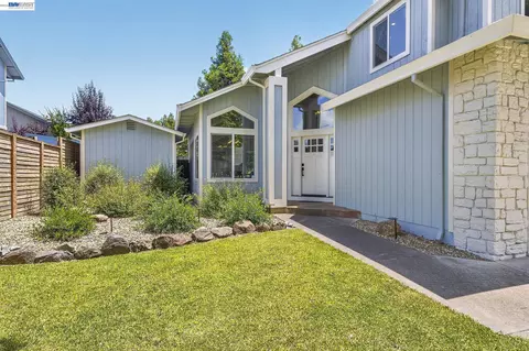 Exterior - 9111 Piccadilly Cir, Windsor, CA 95492 photo 3 of 7