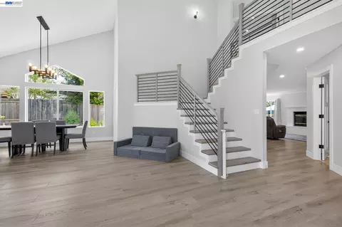 Entry Way - 9111 Piccadilly Cir, Windsor, CA 95492 photo 1 of 3