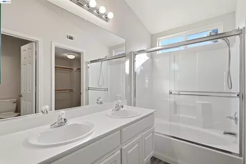 Bath - 10856 Glengarry Ln, Dublin, CA 94568 photo 1 of 2